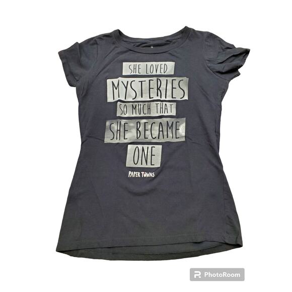Paper Towns "She Loved Mysteries So Much That She Became One" Tee | Size Small - Picture 1 of 4